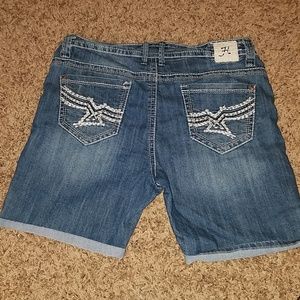 Hydraulic Bermuda Shorts